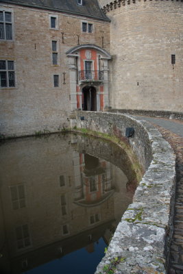 Main entrance with the moat