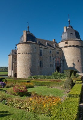 Castle entrance with the gardens