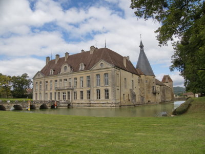 Château de Commarin surrounded by water - back view