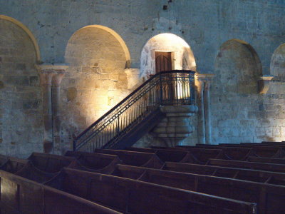 Marches menant  la chapelle extrieure du mur sud