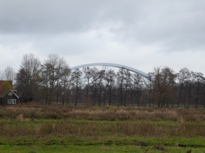 Nieuwe spoorbrug bij de A1