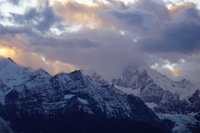 日落时的梅里雪山