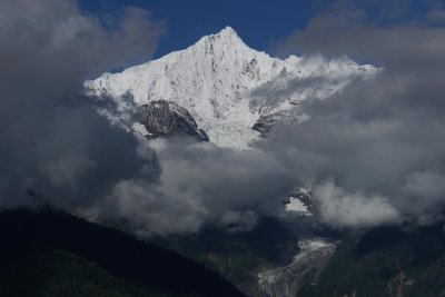 缅茨姆峰，又称女神峰