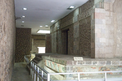 19M05026p.jpg