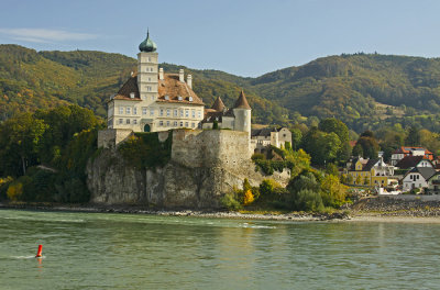 SCHLOSS SCHOENBUHEL