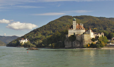 SCHLOSS SCHOENBUHEL