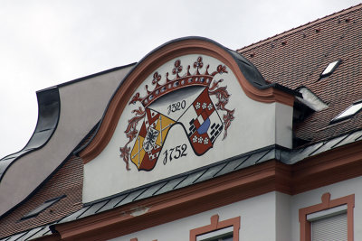 CREST OF SCHOOL