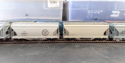 Athearn vs. Accurail ACF 2970cf Covered Hoppers 