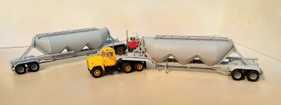 Trucks n' Stuff Pneumatic Bulk Hoppers