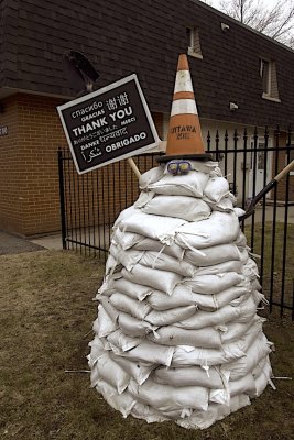 Sandbagging in Britannia Village in Ottawa.  