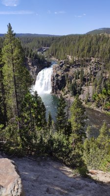 Upper Falls of the Yellowstone - 33m