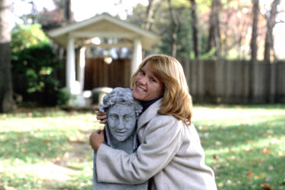 Amy_and_Statue_1979.jpg