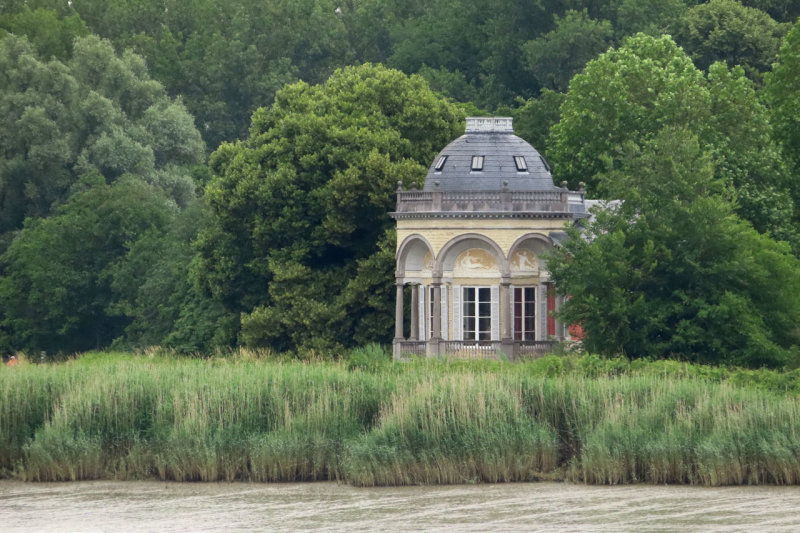 along the river Schelde