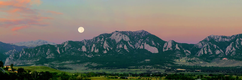 Boulder Moonset Pano