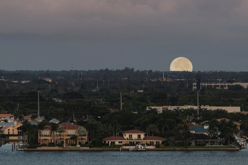 Singer Island Moonset 2