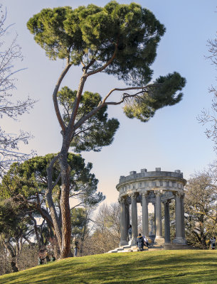 El Templo de Baco. Jardín El Capricho, Alameda de Osuna (Madrid)