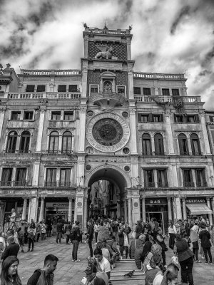 20191004_0588_bw copy.jpg