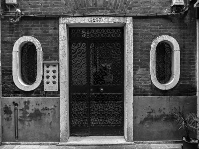 20191005_8822_bw copy.jpg