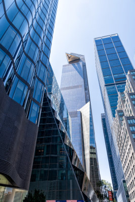 The Edge overhangs the side of the building (30 Hudson Yards) by 80 feet at 1,131 feet