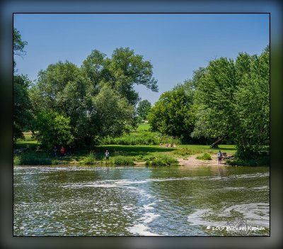 Three Bridges Rd Riverside & Lakeside Parks