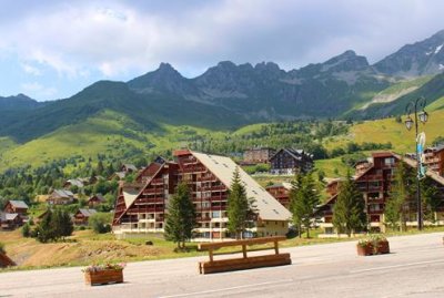 2018077877 Longchamps Col de la Madeleine.jpg