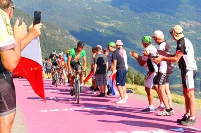 2018078008 Sagan cracks on La Rosiere.jpg