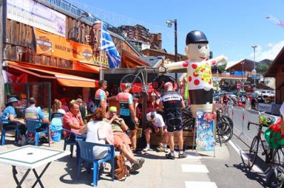 2018078091 Harley Bar Alpe dHuez.jpg