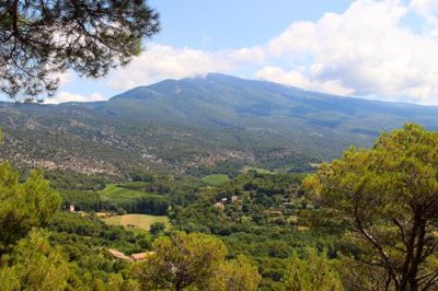 2018078264 Ventoux above Bedouin.jpg