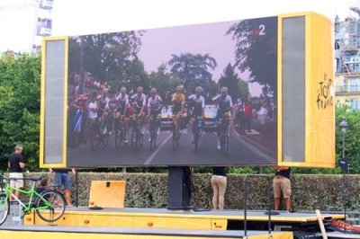 2018079065 Team Sky big screen.jpg