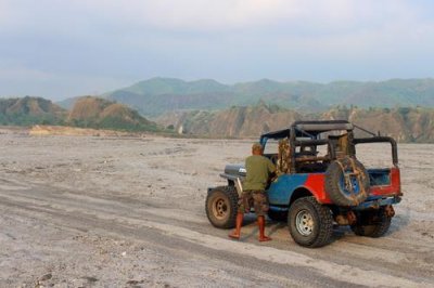 2019048776 Jeep Lava Bed Pinatubo.jpg