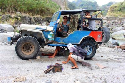 2019048839 Broken Jeep Pinatubo.jpg