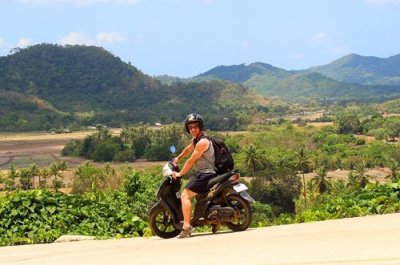 2019049033 Paul motorbike El Nido.jpg