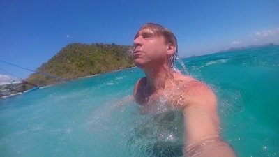 2019049103 Paul boat jump 2.jpg
