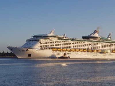ExplorerOfTheSeas_064441.jpg