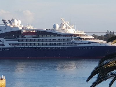 LaperouseCruiseShip_071243.jpg