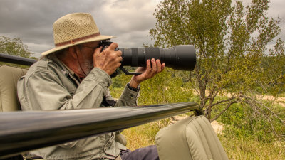 AFR01331-DEB Intrepid Photographer