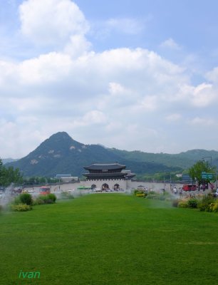 Gyeongbokgung Palace (경복궁) in with field and mountain