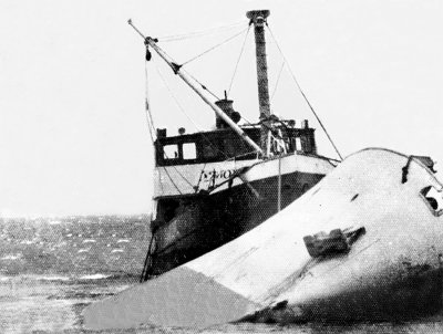 The Jolanda and the Salvage vessel Montagne at Shark Reef, Ras Mohamed.jpg