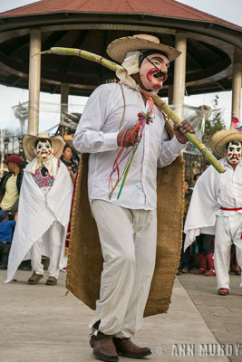 Dancing on the plaza