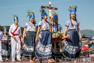 Folkloric dancers in Nuevo San Juan