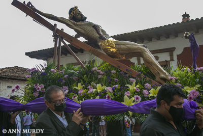 Carrying Cristo in procession