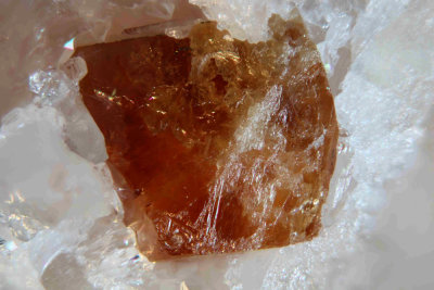 Stolzite 