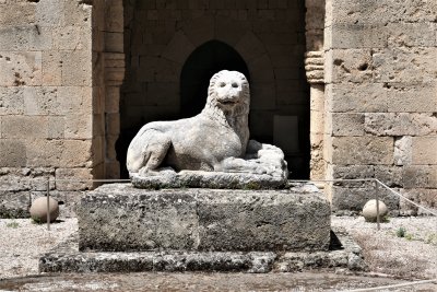 rhodes_arch_museum