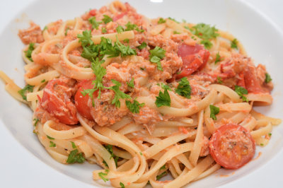 Linguine with Crab and Cherry Tomatoes