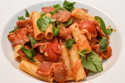 Rigatoni with Bacon and Tomatoes