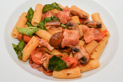 Rigatoni with Bacon, Tomatoes and Mushrooms
