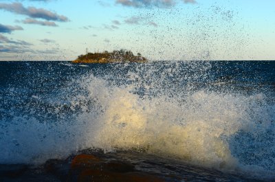 Knife Island splashing wave