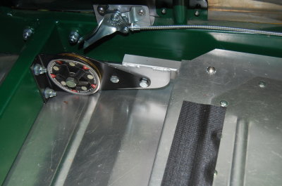 Springer Seat R-Front Pivot 01.JPG