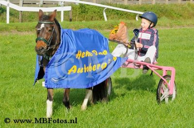 Minikoers. Nikki Obermeijer met Lucky3.jpg