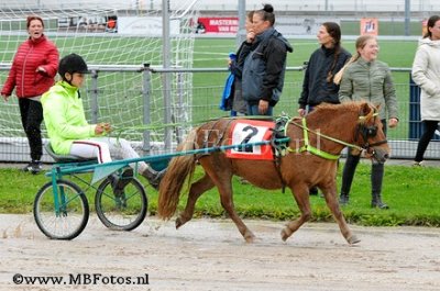 Minikoers 1. Nurcan Kartal met Saar1.jpg